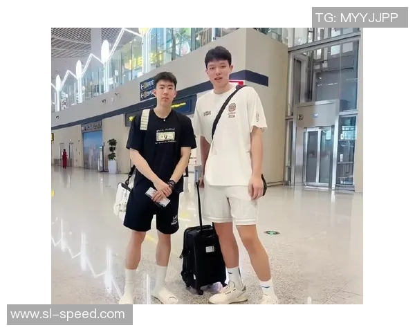 杨瀚森向男篮前辈们去学习 杨瀚森向男篮前辈们去学习