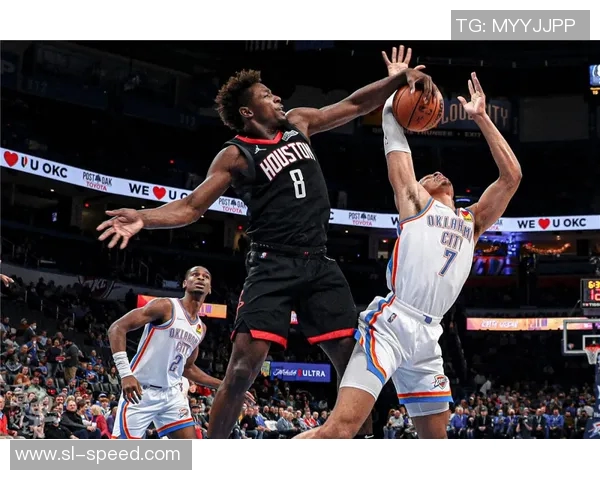 前场板比得分还多!克林根8中2仅得到5分 但疯抢7前板&合计15板 前场板比得分还多!克林根8中2仅得到5分 但疯抢7前板&合计15板