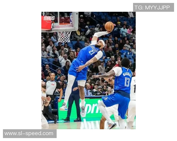 昨日比赛伤退！浓眉因腿部伤势预计将缺席周日对阵活塞比赛