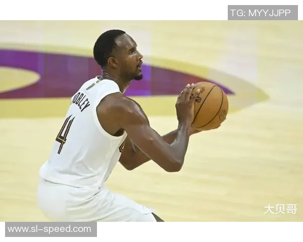 让祖巴茨更多参与进攻有多难?卢:他一拿球就被包夹 你告我咋办 让祖巴茨更多参与进攻有多难?卢:他一拿球就被包夹 你告我咋办